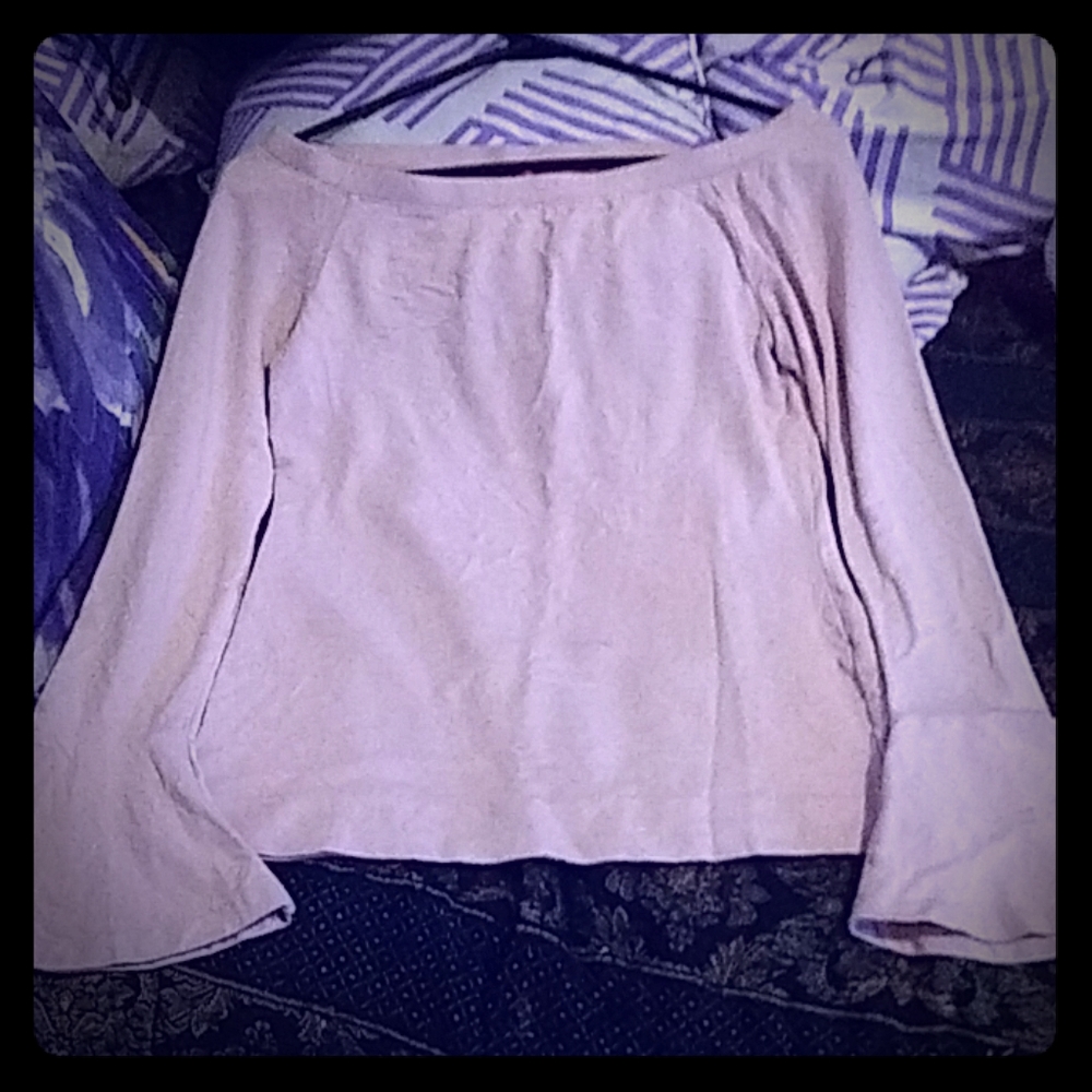 Off shoulders long sleeves shirt